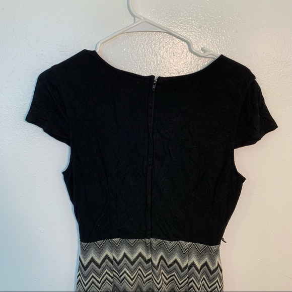 Modcloth Peace and Client Dress in Chevron - Picture 7 of 9